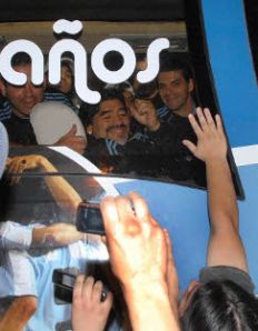 /fotos/20100704/notas/maradollega.jpg