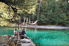 El camino al Cajón del Azul es un paseo bordeando el prístino río Azul. El camino al Cajón del Azul es un paseo bordeando el prístino río Azul.