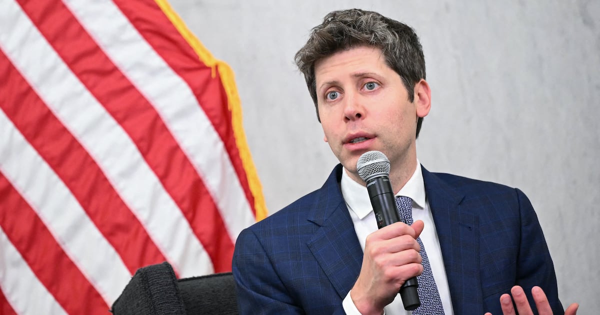 Atacaron con una bomba molotov la casa de Sam Altman: hay un sospechoso detenido thumbnail