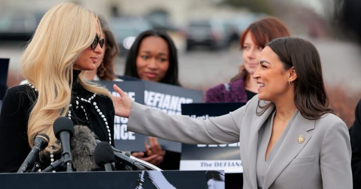 Paris Hilton y Alexandria Ocasio-Cortez impulsan una ley contra la pornografía deepfake ... thumbnail