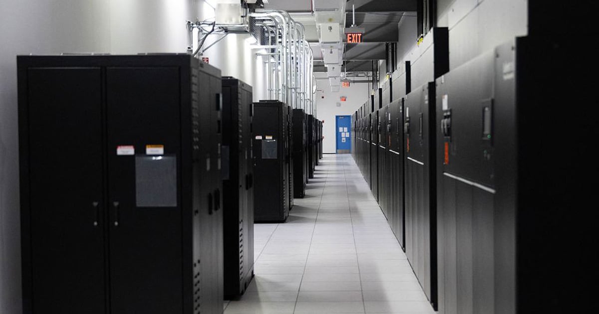 Las dudas sobre el plan de Elon Musk de lanzar un millón de data centers al espacio thumbnail