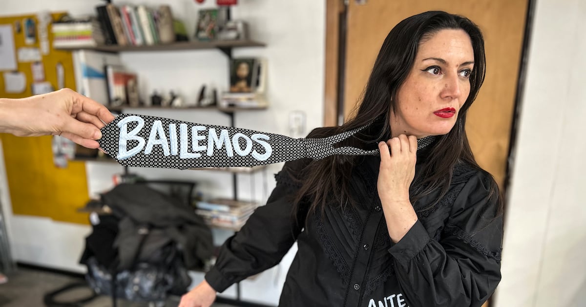 Mariela Asensio, su obra La generación cansada, y la tensión entre humanos y máquinas thumbnail