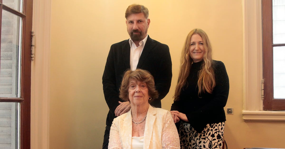 Cuando el algoritmo habla: el psicoanálisis frente a la nueva escena tecnológica thumbnail