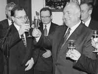 na16fo01.jpg (10125 bytes)