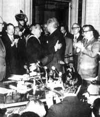 En julio del 73, C&aacute;mpora entregaba el poder a Lastiri. 