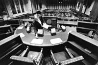 na07fo01.jpg (12599 bytes)