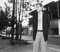 na03fo02.jpg (13128 bytes)