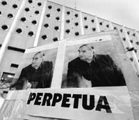 na02fo02.jpg (12697 bytes)