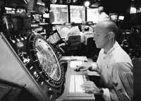 Controlan el tránsito hacia y desde Irak a bordo del portaaviones norteamericano Enterprise.