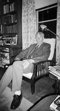 Galbraith, 90 años, autor de 30 libros / Nació en Canadá, vive en EE.UU., enseña en Harvard.