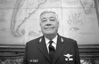 El jefe de la Fuerza Aérea, brigadier general Rubén Montenegro, preocupado por el escándalo.