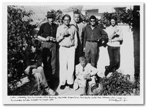 Una instantánea de Tánger en 1961, en el jardín delantero de la pensión de William Burroughs.