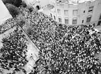 El acto en Suipacha y Arroyo. De la Rúa y Chacho acudieron oficialmente, Meijide de incógnito.