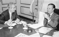 Carlos Menem y Alberto Kohan en la reunión de Gabinete de ayer.