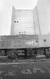 na09fo01.jpg (12108 bytes)