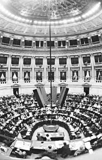 na06fo01.jpg (23470 bytes)