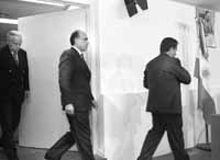 na08fo01.jpg (8152 bytes)