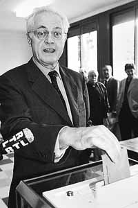 na16fo01.jpg (14532 bytes)