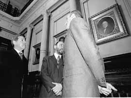 na09fo01.jpg (13495 bytes)