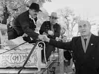 na04fo02.jpg (11385 bytes)