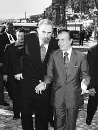 Cómo le debe doler a Menem dejar el poder.No le contesto por no beneficiar al Norte.