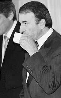 na04fo01.jpg (11056 bytes)