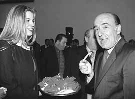 na09fo01.jpg (12235 bytes)