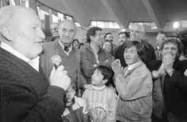 na05fo01.jpg (11776 bytes)