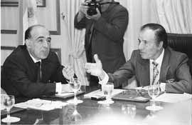 na04fo01.jpg (11914 bytes)