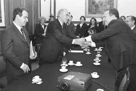 na09fo01.jpg (11671 bytes)