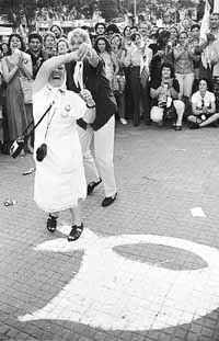 na12fo01.jpg (17338 bytes)