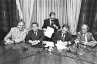 na17fo01.jpg (9905 bytes)