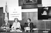 na19fo01.jpg (9496 bytes)