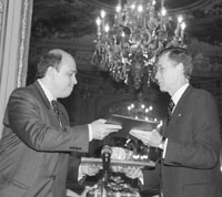 na06fo01.jpg (15781 bytes)