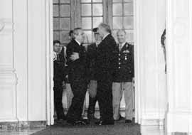 na07fo01.jpg (9530 bytes)