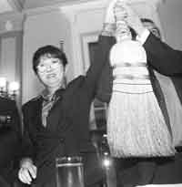 na16fo01.jpg (9435 bytes)