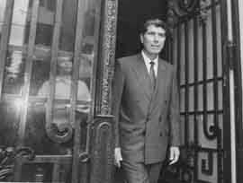 na05fo01.jpg (9456 bytes)