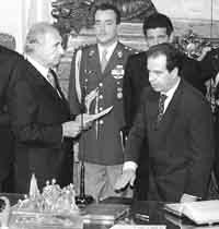 na04fo02.jpg (11526 bytes)