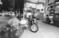 Corrientes se quedó sin su legendaria vida nocturna.Hoy sólo sobreviven las bolsas de residuos.