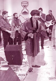 Capusotto en su festejado papel del solista de copa Vinazzi