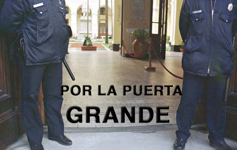 Entrada principal del Departamento Central de Policía, por donde salieron los fugados