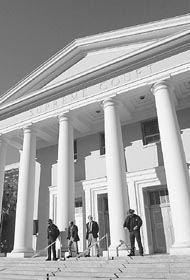 La Corte Suprema de Florida, que no detuvo el recuento manual. 