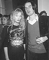 Beigbeder con Arielle Dombaste, actriz y esposa de Bernard Henri-Levy.