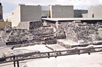 Despu&eacute;s de cinco siglos bajo el empedrado colonial, emergen las ruinas del Templo Mayor