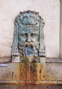 La fuente de la Plaza de la Republique.