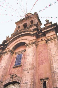 Rosa colonial en la fachada del Santuario de Guadalupe.