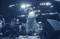 Los Fabulosos Cadillacs, maduros ya, no pierden las mañas para convertir cualquier show en una fiesta.