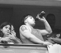 Diego en su palco con su hija Giannina. “Fue baile.”