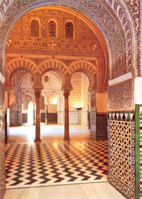Sevilla: Azulejos y mosaicos en los salones de Los Reales Alcázares.