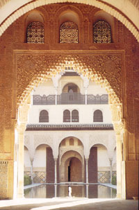 Granada: El patio de los Arrayanes de la Alhambra.